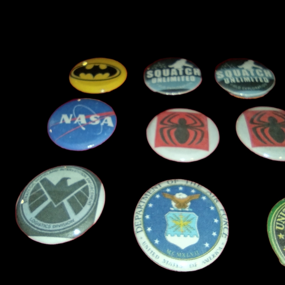 Twelve Assorted Themes One Inch Buttons - Picture 9 of 9